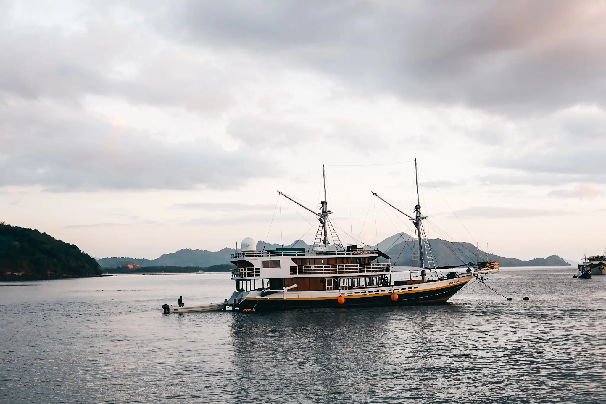 One Day Sailing Komodo with Speedboat
